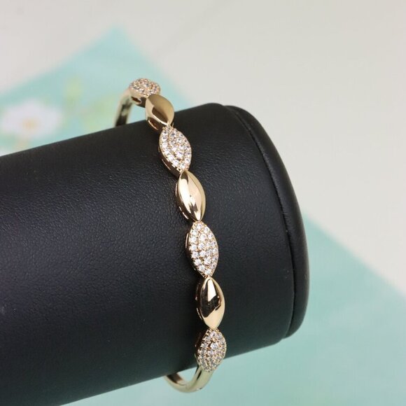 Rose Gold Leaf Pattern CZ Bangle – 2.24 Inch Elegant Bracelet Design, XPBL0535 - Picture 5 of 12